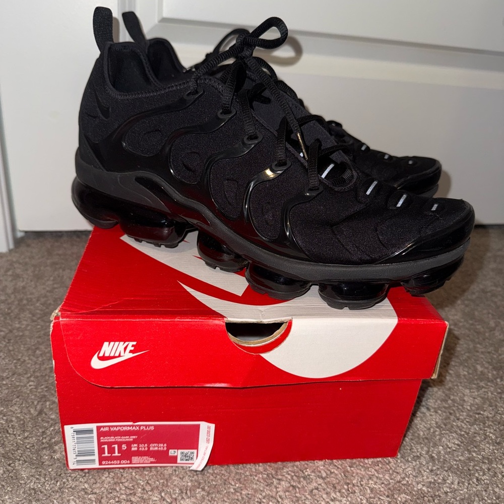 Nike Air Vapormax Plus Black Sneakers